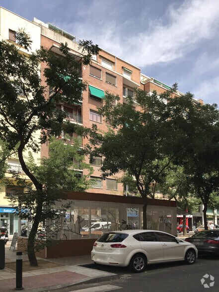 Immeuble residentiel dans Madrid, Madrid à vendre - Photo de l’immeuble – Image 2 sur 2