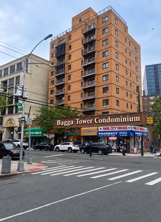 Plus de détails pour 6326 99th St, Rego Park, NY - Logement à vendre