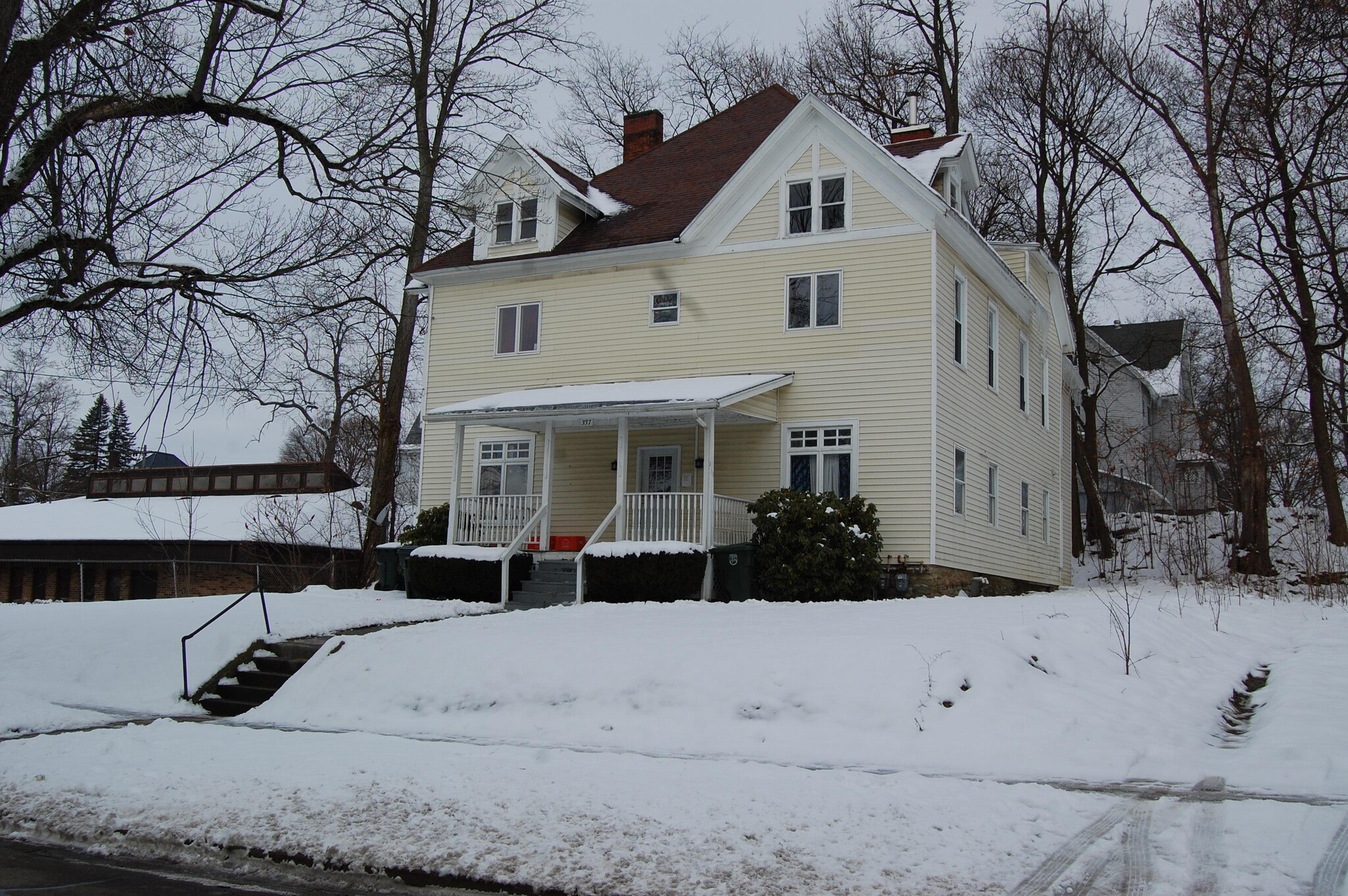 337 E 5th St, Jamestown, NY à vendre Photo principale– Image 1 sur 3