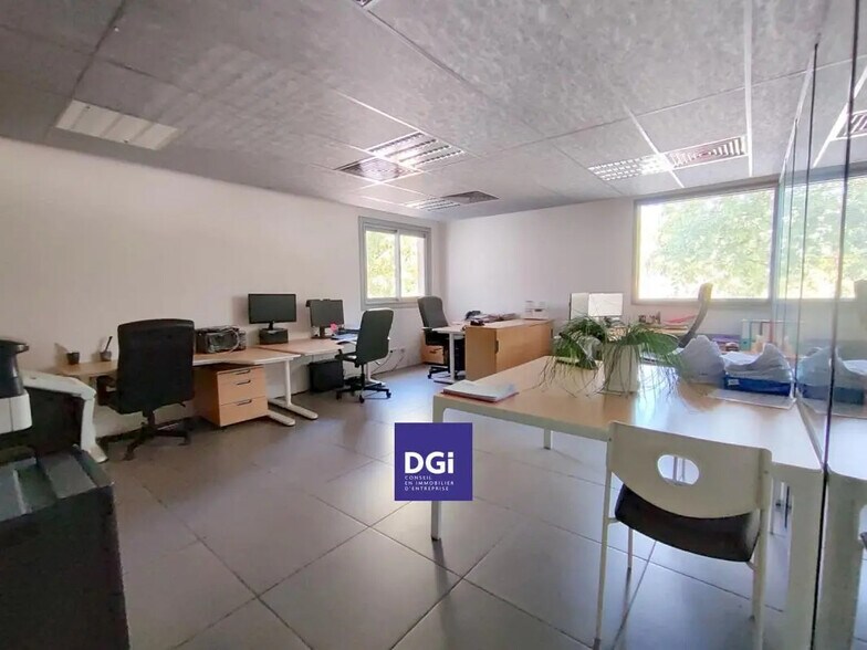 Bureau dans Nîmes à vendre - Photo intérieure – Image 2 sur 5