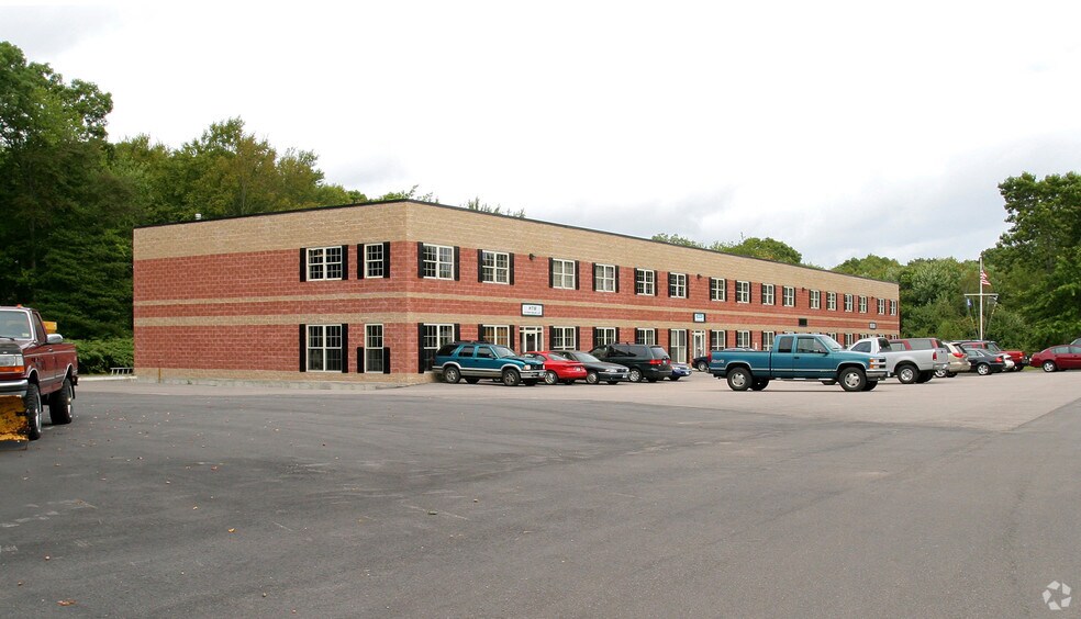 185 S Broad St, Pawcatuck, CT à louer - Photo de l’immeuble – Image 2 sur 6