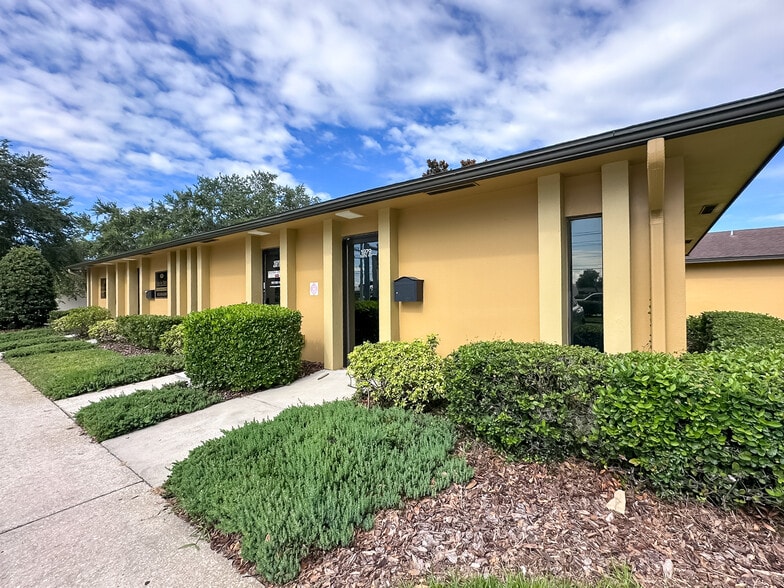 1979 E Edgewood Dr, Lakeland, FL à louer - Photo de l’immeuble – Image 2 sur 17