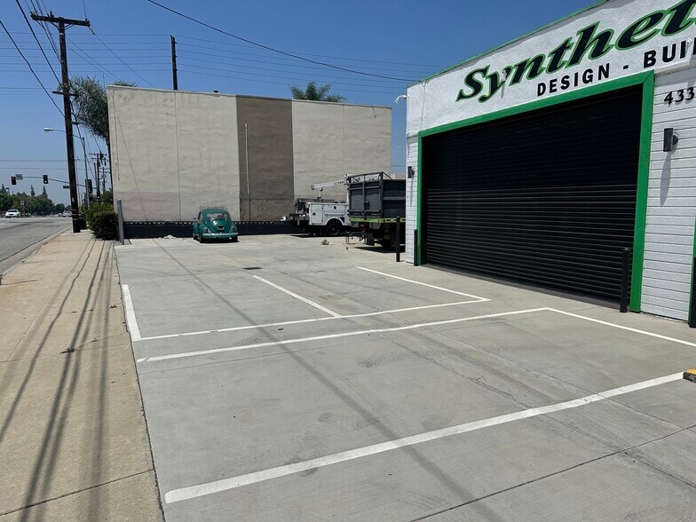 433 W Arrow Hwy, Glendora, CA à louer - Photo de l’immeuble – Image 3 sur 6