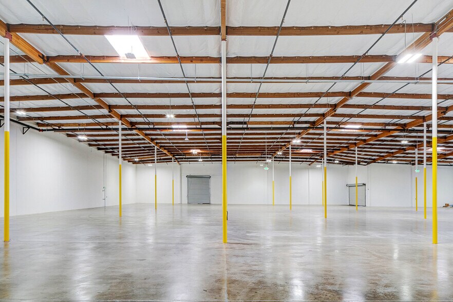 25425 Rye Canyon Rd, Valencia, CA à louer - Photo intérieure – Image 3 sur 8
