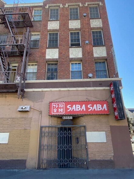 3176-3188 W 8th St, Los Angeles, CA à louer - Photo de l’immeuble – Image 2 sur 13