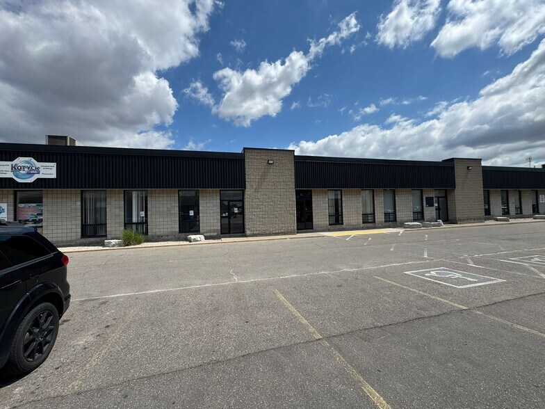 80 Hale Rd, Brampton, ON à louer - Photo de l’immeuble – Image 3 sur 4