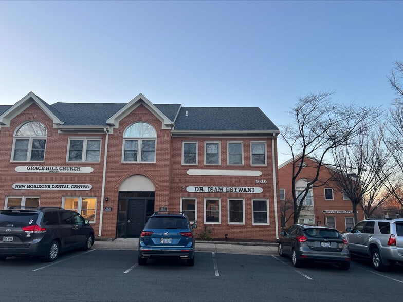 1020 Elden St, Herndon, VA à louer - Photo de l’immeuble – Image 1 sur 15