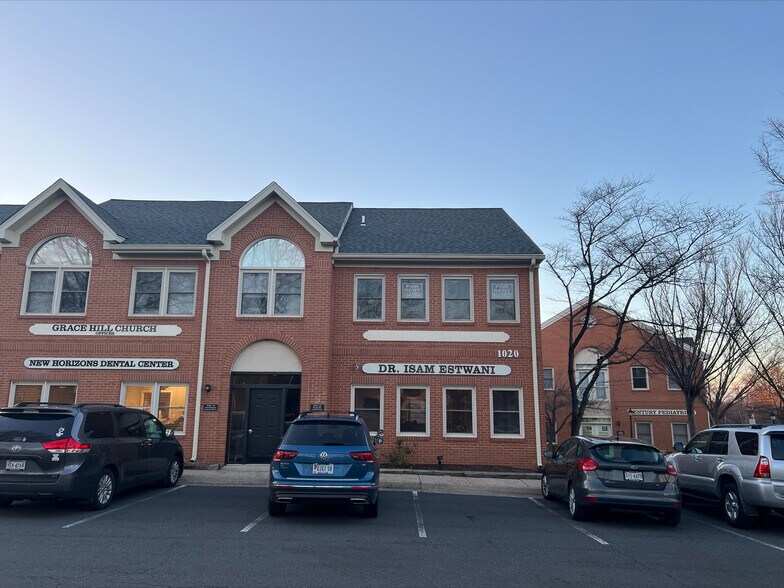 1020 Elden St, Herndon, VA à vendre - Photo de l’immeuble – Image 2 sur 3