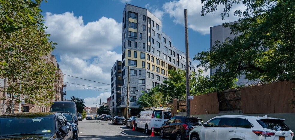 860, 868 & 870 East 147th Street portefeuille de 3 biens à vendre sur LoopNet.fr - Photo de l’immeuble – Image 3 sur 6