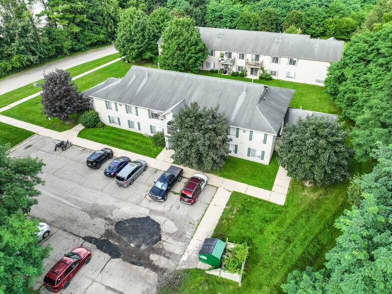 406-408 Fairway Mdws, Marshall, MI à vendre - Photo de l’immeuble – Image 3 sur 7
