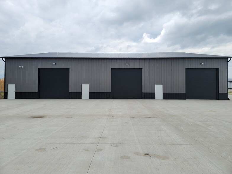 401 Snyder Drive- Building. A, Huxley, IA à louer - Photo principale – Image 1 sur 13