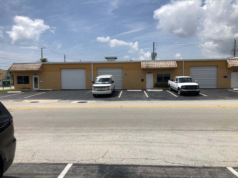 1044 NE 44th St, Oakland Park, FL à vendre - Photo de l’immeuble – Image 1 sur 32