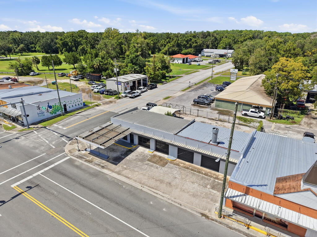 10 N Main St, Chiefland, FL à vendre Photo de l’immeuble– Image 1 sur 15