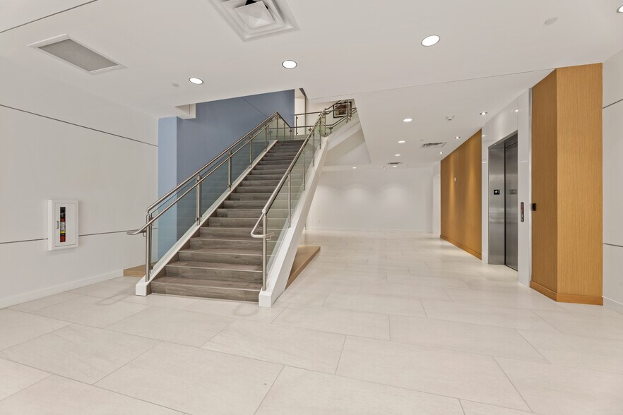 Regent Center I & II portefeuille de 2 biens à vendre sur LoopNet.fr - Photo de l’immeuble – Image 2 sur 5