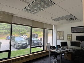 555 Pleasantville Rd, Briarcliff Manor Village, NY à louer Photo intérieure– Image 2 sur 9