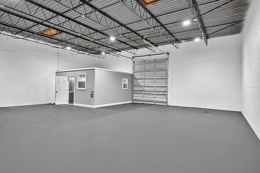 4926 Old Winter Garden Rd, Orlando, FL à louer - Photo de l’immeuble – Image 2 sur 6