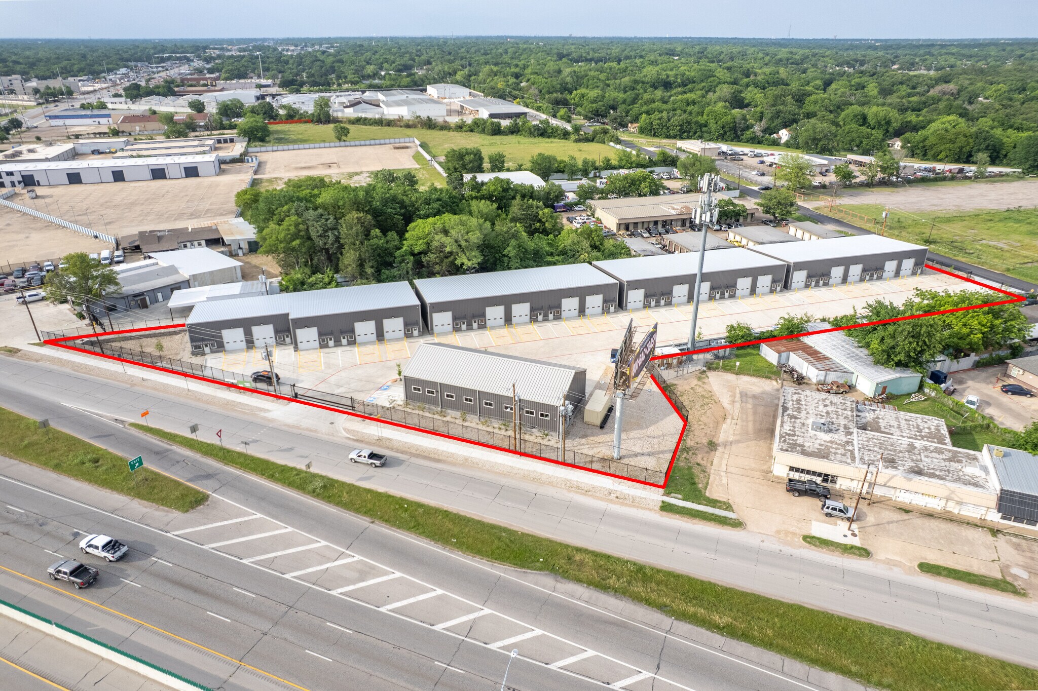 8140 C F Hawn fwy, Dallas, TX à louer Photo de l’immeuble– Image 1 sur 22