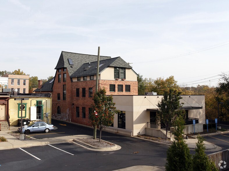 11 W Michigan Ave, Ypsilanti, MI à louer - Photo de l’immeuble – Image 2 sur 6