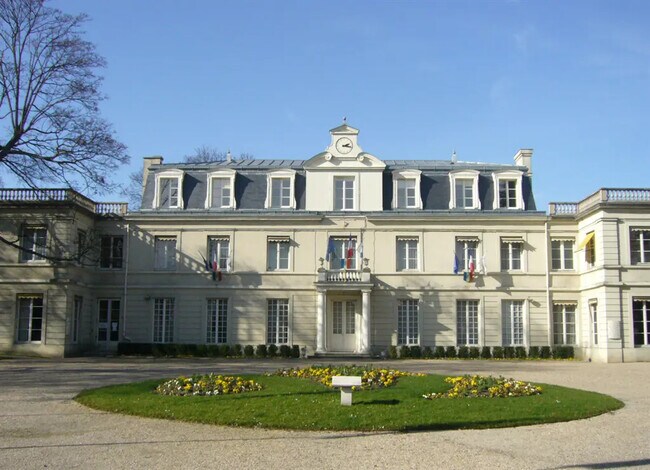 Plus de détails pour Local commercial à louer