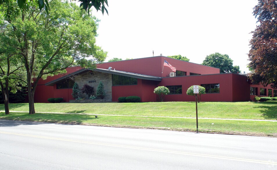 2200 E Genesee St, Syracuse, NY à louer - Photo de l’immeuble – Image 2 sur 14