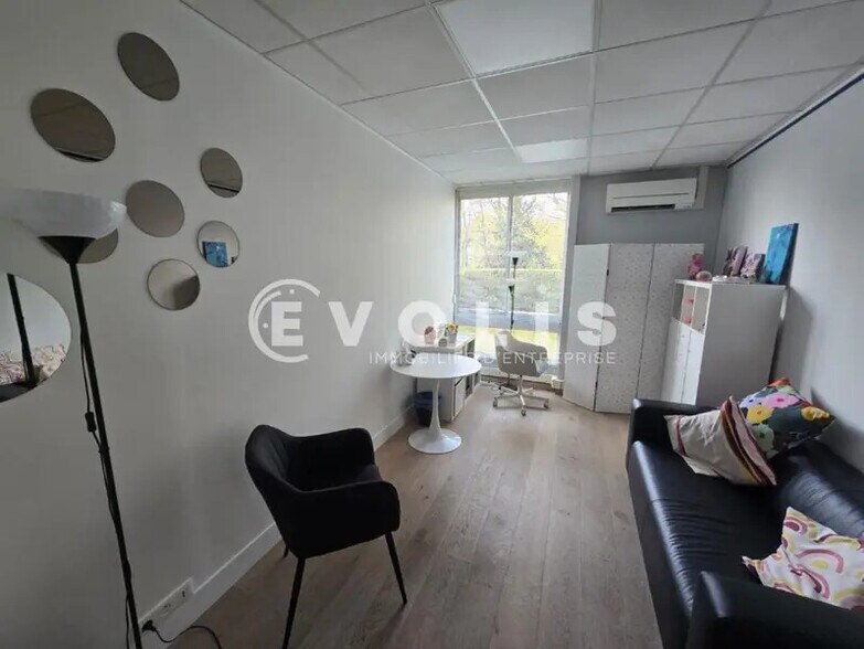 Bureau dans Égly à louer - Photo intérieure – Image 3 sur 6