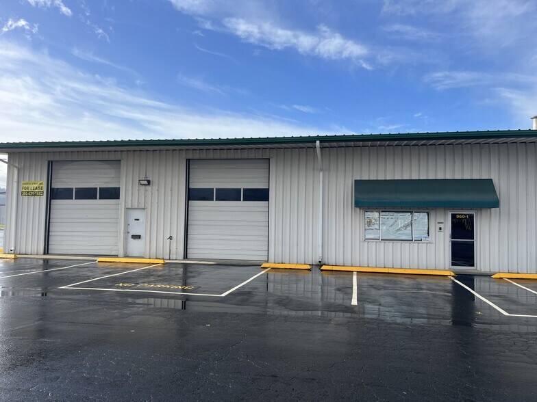 960 Industrial Way, Longview, WA à louer - Photo de l’immeuble – Image 1 sur 1