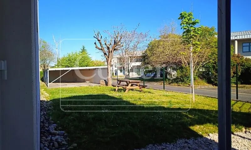 22 Rue Du 35Eme Regiment D'Aviation, Bron à vendre - Photo de l’immeuble – Image 3 sur 9