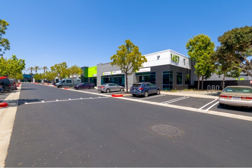 1487 Poinsettia Ave, Vista, CA à louer - Photo principale – Image 1 sur 2