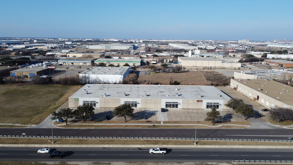 5001 North Fwy, Fort Worth, TX à louer - Photo de l’immeuble – Image 2 sur 4
