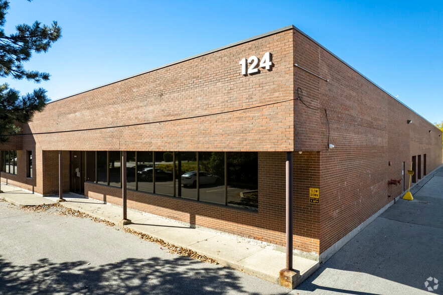 124 Milner Ave, Toronto, ON à louer - Photo de l’immeuble – Image 2 sur 3