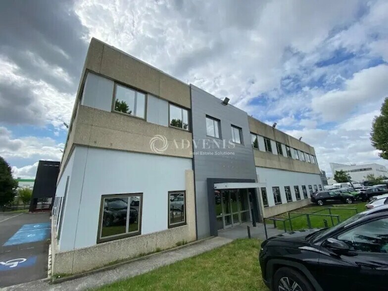 Bureau dans Nanterre à louer - Photo de l’immeuble – Image 2 sur 11