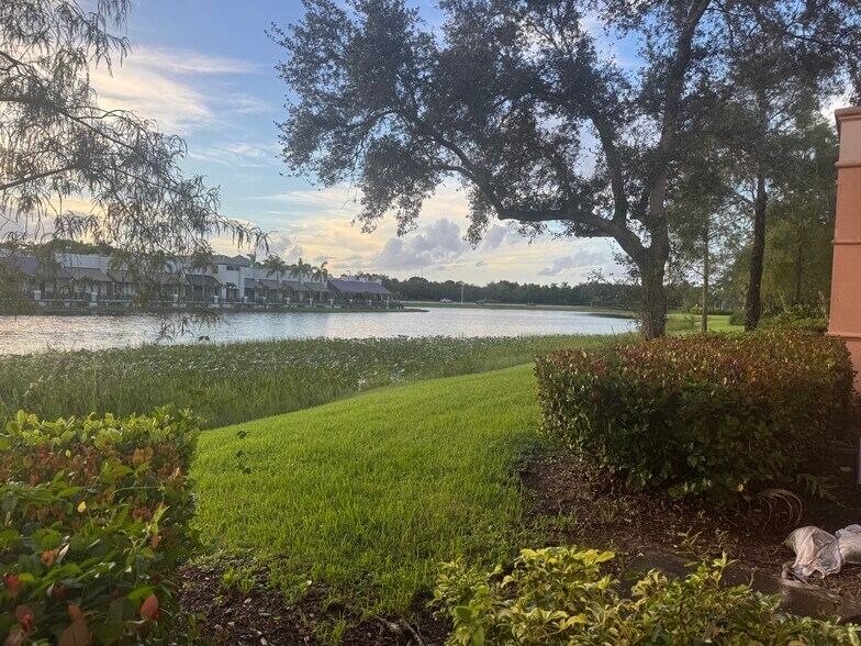 2233 Commerce Pky, Weston, FL à vendre - Photo de l’immeuble – Image 2 sur 25