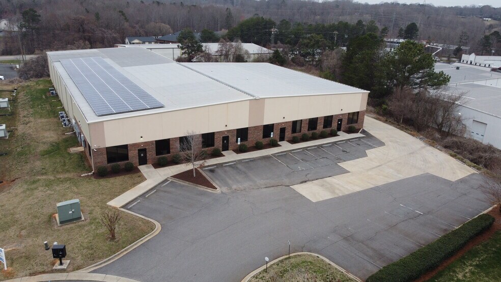 129 Oakpark Dr, Mooresville, NC à louer - Photo de l’immeuble – Image 3 sur 19