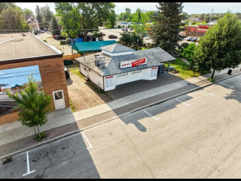 230 Main St W, West Nipissing, ON à vendre - Photo de l’immeuble – Image 3 sur 33