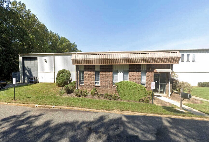 4 Timber Ln, Marlboro, NJ à louer - Photo de l’immeuble – Image 3 sur 3