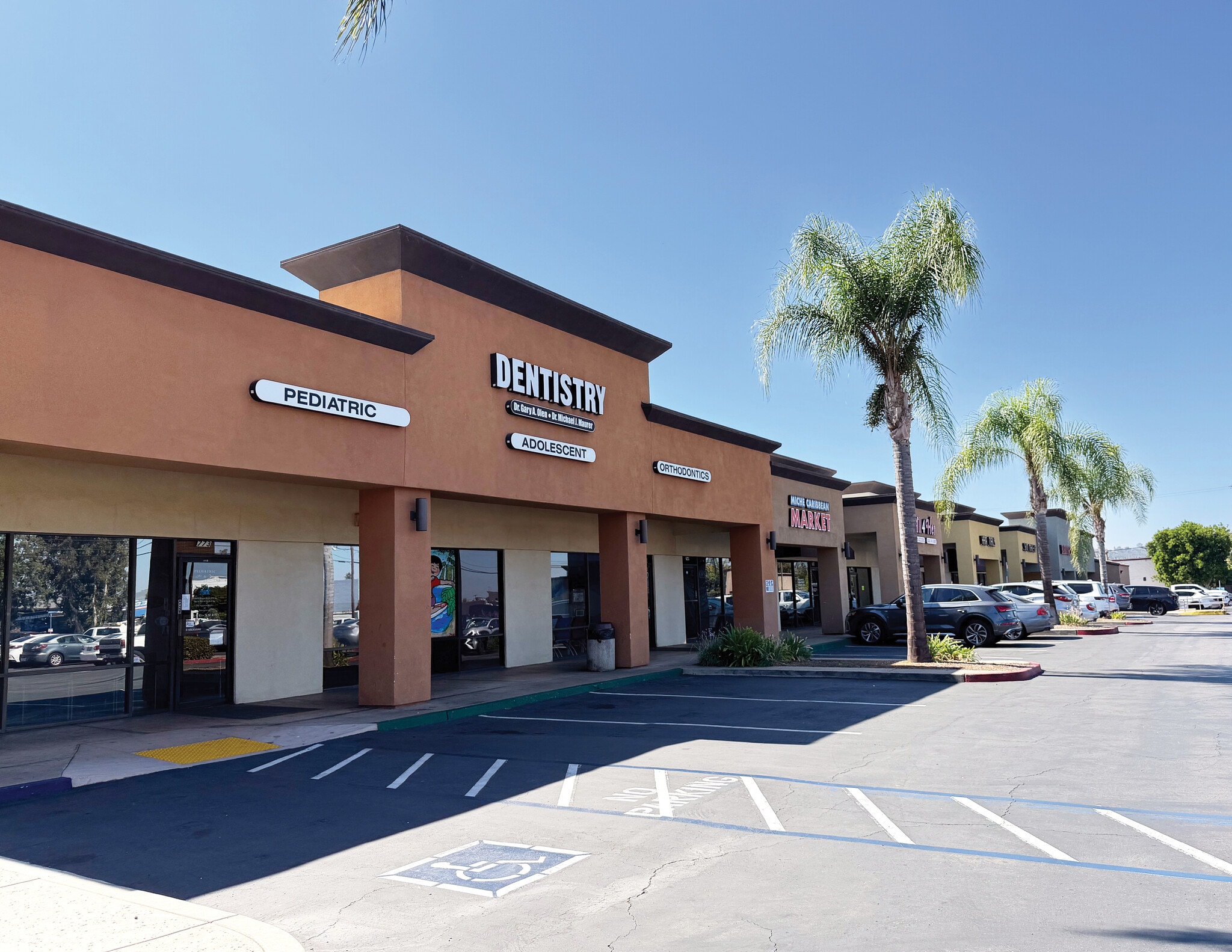 701-777 Broadway, El Cajon, CA à louer Photo principale– Image 1 sur 9