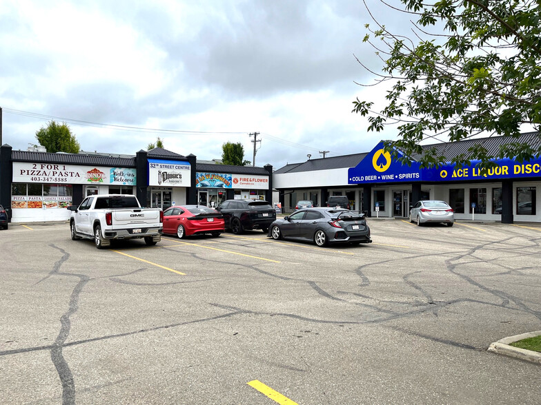3119-3121 49 Av, Red Deer, AB à louer - Photo de l’immeuble – Image 1 sur 1
