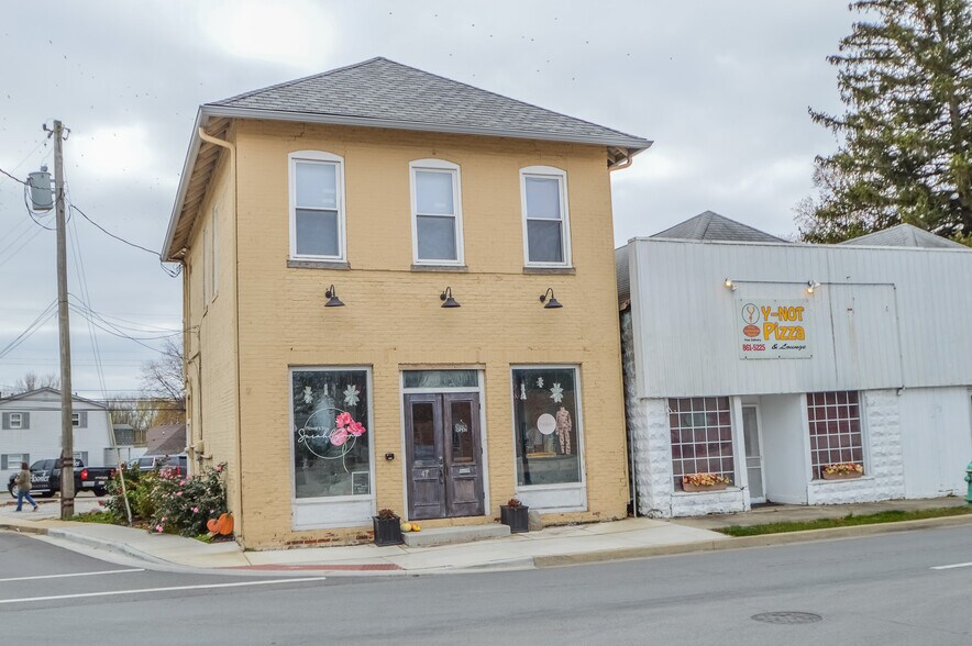 47 E Main St, New Palestine, IN à vendre - Photo de l’immeuble – Image 3 sur 24