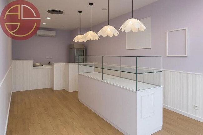 Plus de détails pour Local commercial à louer