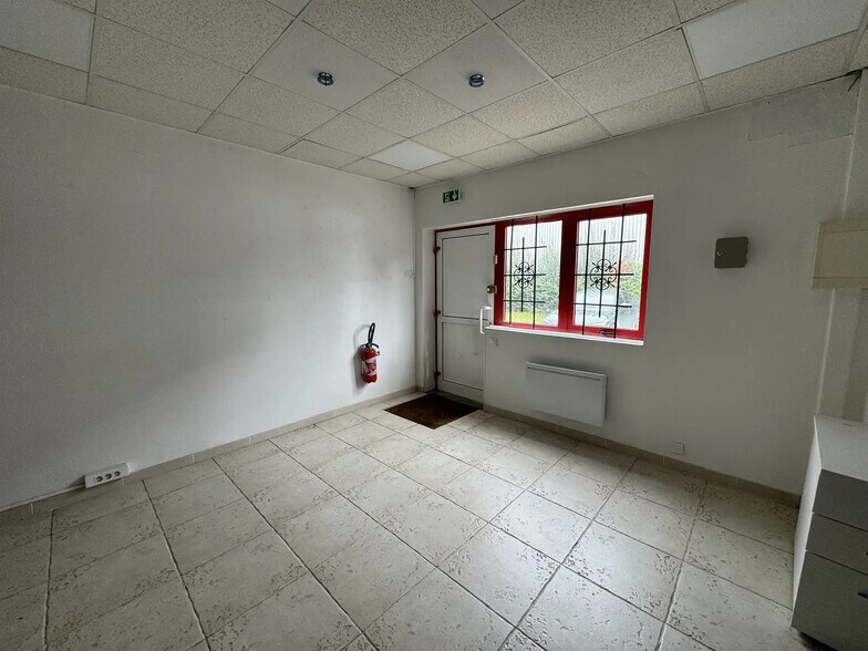 Local d’activités dans SAINT-OUEN-L'AUMONE à louer - Photo intérieure – Image 3 sur 12