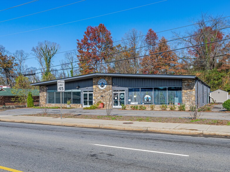99 New Leicester Hwy, Asheville, NC à louer - Photo de l’immeuble – Image 2 sur 16