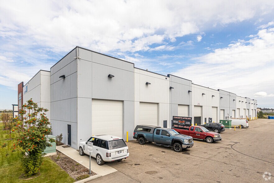 14165-16183 162 Av NW, Edmonton, AB à vendre - Photo de l’immeuble – Image 2 sur 4