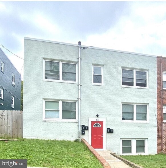 421 Burbank St SE, Washington, DC à vendre - Photo principale – Image 1 sur 12