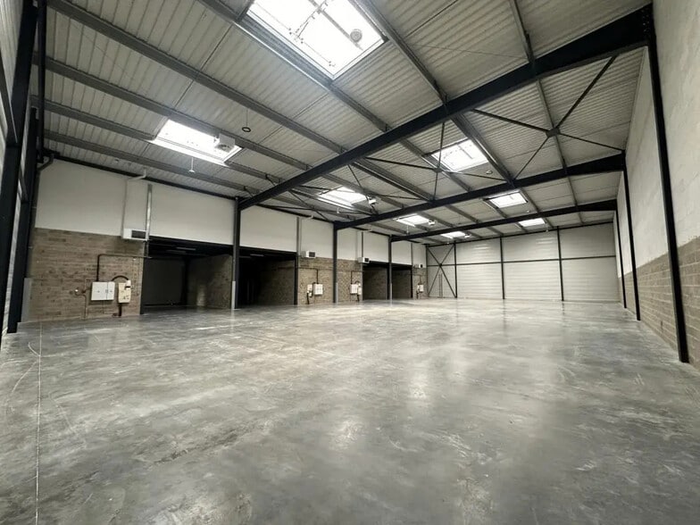 Industriel/Logistique dans Gellainville à vendre - Photo de l’immeuble – Image 3 sur 29
