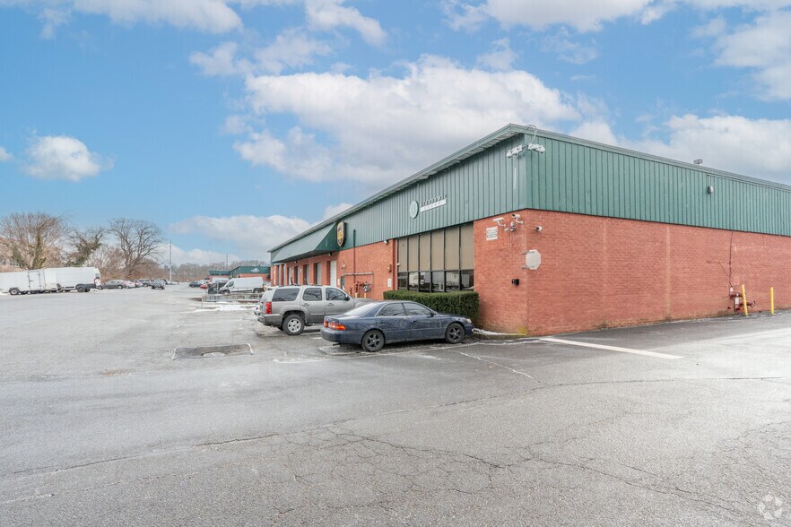 200 Robbins Ln, Jericho, NY à louer - Photo principale – Image 1 sur 6