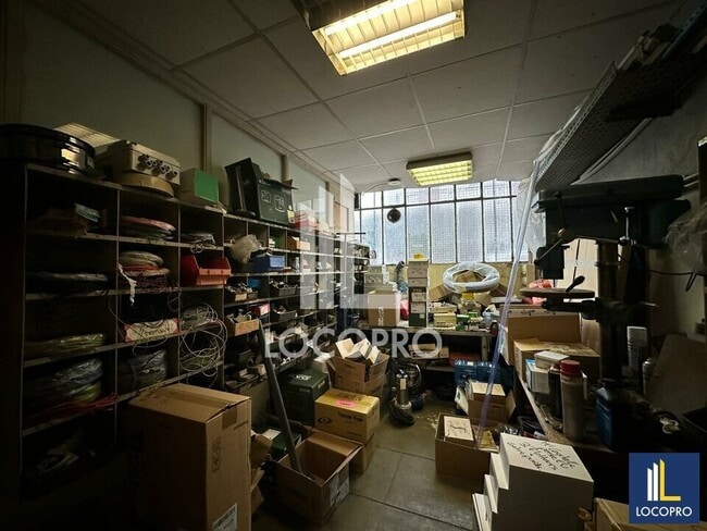Plus de détails pour Local d’activités à vendre