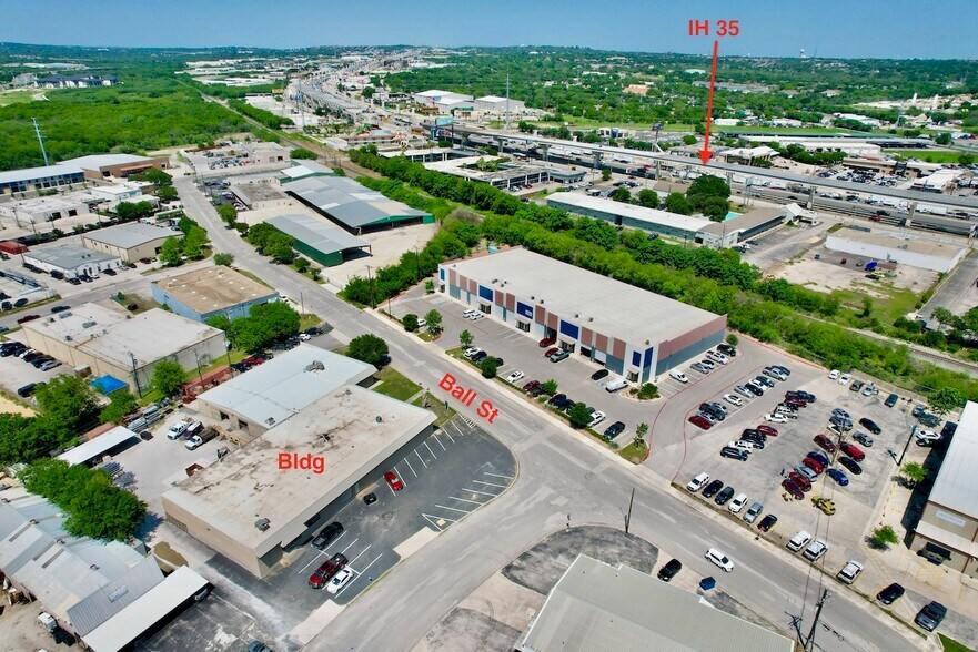 9707 Ball St, San Antonio, TX à louer - Photo de l’immeuble – Image 2 sur 7