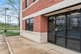 8508-8542 Virginia Meadows Dr, Manassas, VA à louer Photo de l’immeuble– Image 1 sur 3