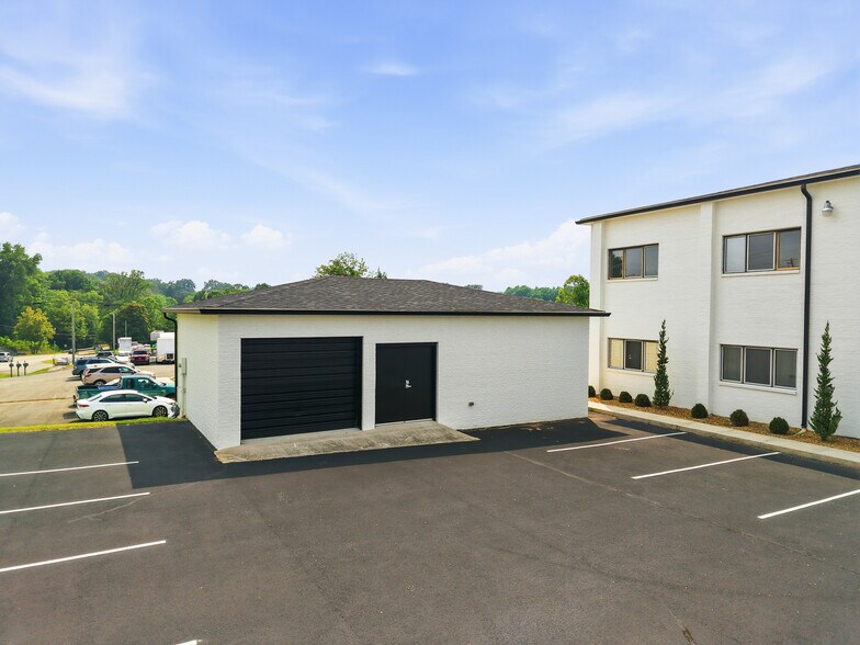 1221 S Willow Ave, Cookeville, TN à louer - Photo de l’immeuble – Image 2 sur 31
