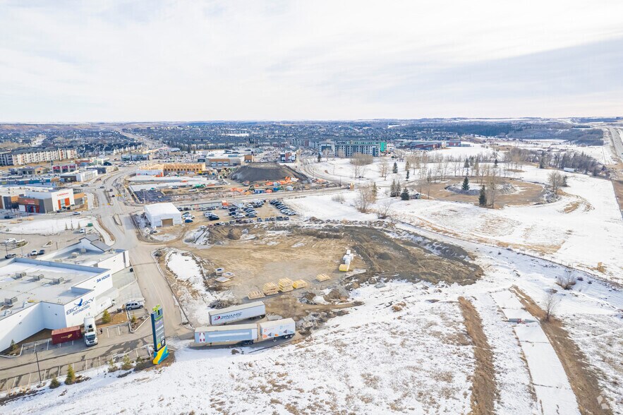 SE Macleod Trail And 210 Av, Calgary, AB à louer - Photo principale – Image 3 sur 7